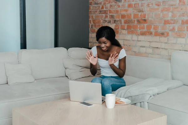 Happy African American Freelancer Having Video Call Coffee Table Sofa — Stock Photo, Image