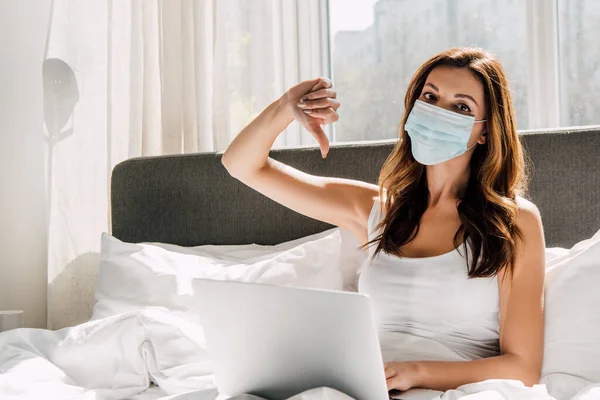 Female Freelancer Medical Mask Showing Thumb While Working Laptop Self — Stock Photo, Image