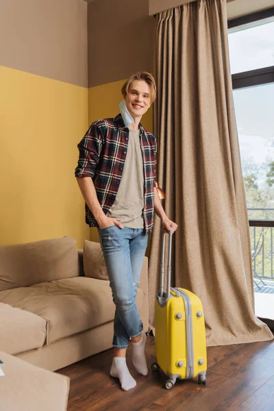 Happy Man Medical Mask Standing Hand Pocket Baggage End Quarantine — Stock Photo, Image