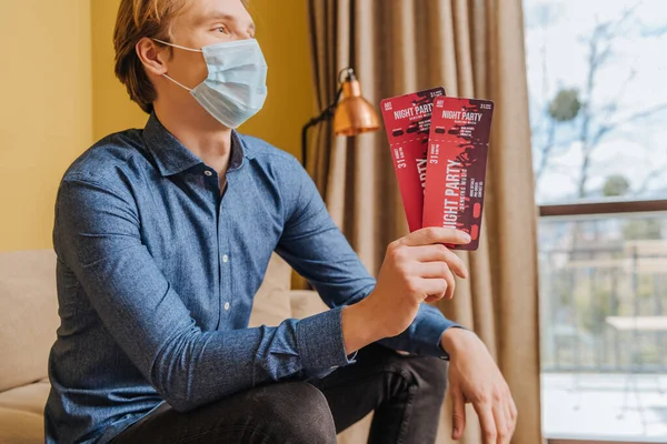 Young Man Medical Mask Holding Night Party Tickets End Quarantine — Stock Photo, Image