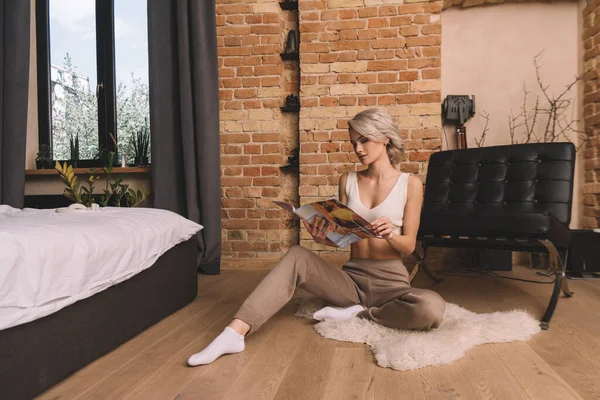 Beautiful Young Woman Sitting Shaggy Carpet Bedroom Reding Journal — Stock Photo, Image