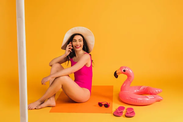 Happy Woman Straw Hat Swimsuit Sitting Sunglasses Flip Flops Inflatable — Stock Photo, Image