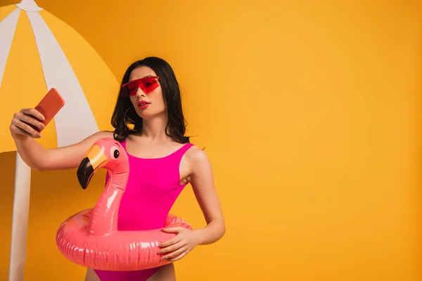 Attractive Girl Sunglasses Swimsuit Standing Inflatable Ring Taking Selfie Yellow — Stock Photo, Image