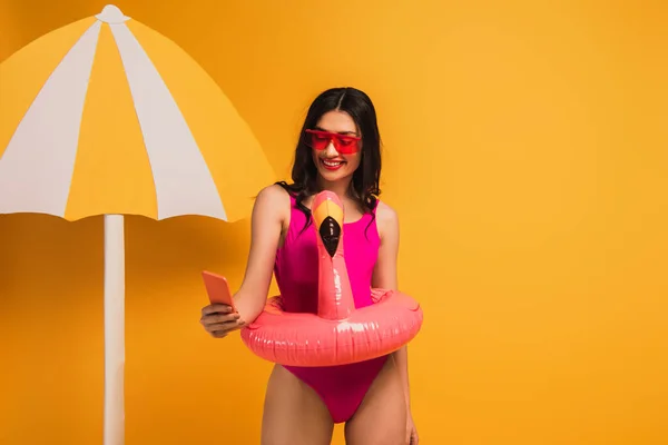 Happy Girl Sunglasses Swimsuit Standing Inflatable Ring Taking Selfie Yellow — Stock Photo, Image