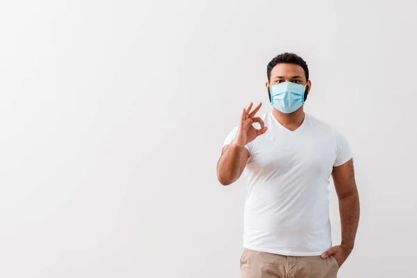 African American Man Medical Mask Standing Hand Pocket Showing Sign — Stock Photo, Image