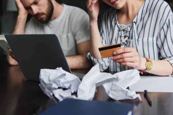 Cropped shot of young couple counting bills together — Stock Photo