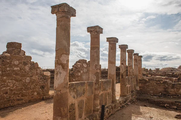 Muri e colonne dell'antica casa di Teseo — Foto stock