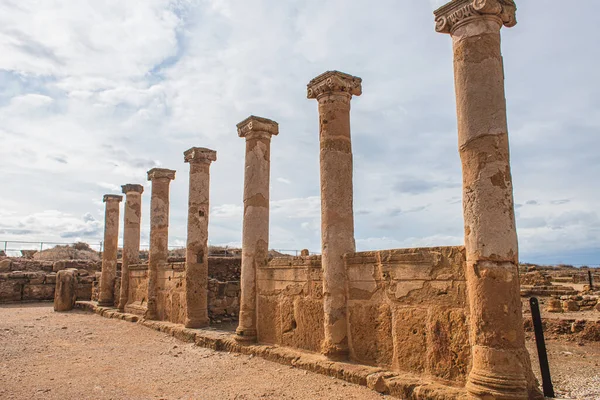 Columns and walls of ancient House of Theseus — Stock Photo