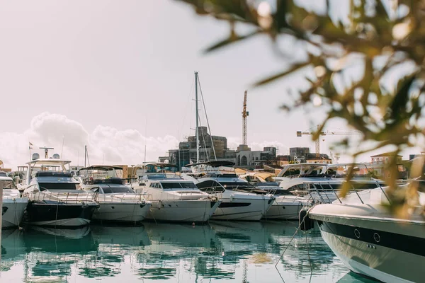 Selective focus of docked yachts in mediterranean sea — Stock Photo