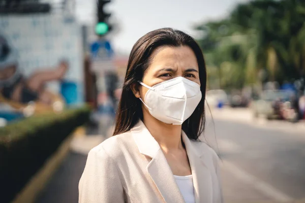 Wanita Asia Memakai Topeng N95 Untuk Melindungi Polusi Pm2 Dan — Stok Foto