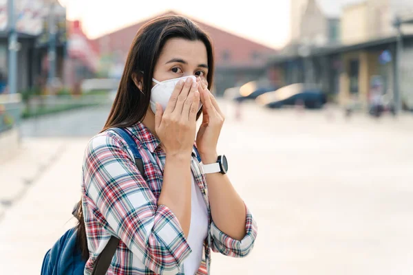 Aziatische Vrouw Draagt Masker N95 Vervuiling Pm2 Virus Beschermen Covid — Stockfoto