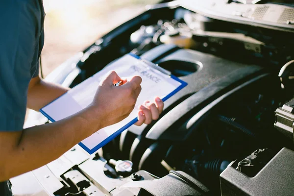 Especialista Reparación Automóviles Comprobado Lista Reparación Del Motor Para Los — Foto de Stock