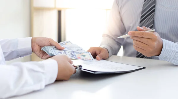 Businessmen Make Dollar Payments While Signing Investment Agreement Partner Illegal — Stock Photo, Image