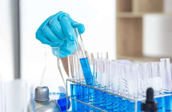 Scientists Carrying Blue Chemical Test Tubes Prepare Determination Chemical Composition — Stock Photo, Image