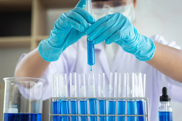 Scientists Carrying Blue Chemical Test Tubes Prepare Determination Chemical Composition — Stock Photo, Image