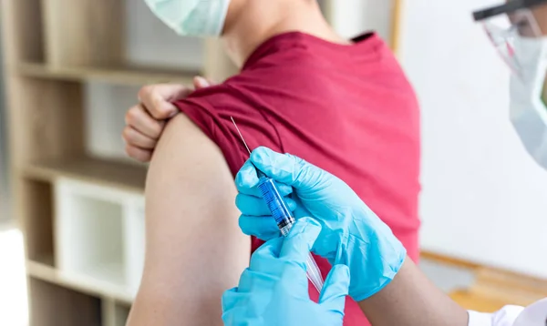 Artsen Vaccineren Een Nieuwe Stam Van Grieppatiënten Verspreiding Van Ziekte — Stockfoto