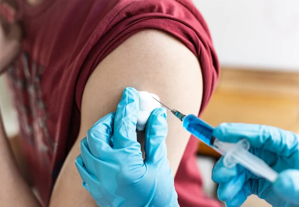 Medici Stanno Vaccinando Nuovo Ceppo Pazienti Influenzali Prevenire Diffusione Della — Foto Stock