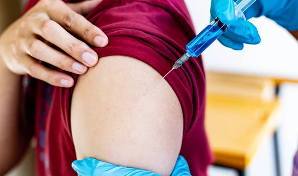 Medici Stanno Vaccinando Nuovo Ceppo Pazienti Influenzali Prevenire Diffusione Della — Foto Stock