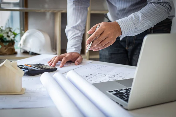 Ingeniero Diseñó Estructura Casa Plano Trabajando Habitación Del Arquitecto Hay — Foto de Stock