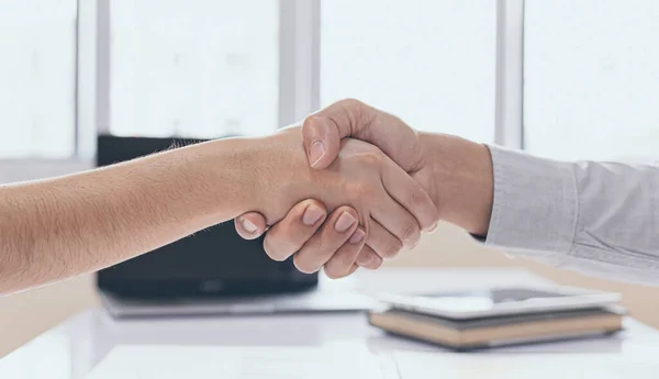 Saluto Incontro Partner Commerciali Come Partner Che Stringono Mano Congratularsi — Foto Stock