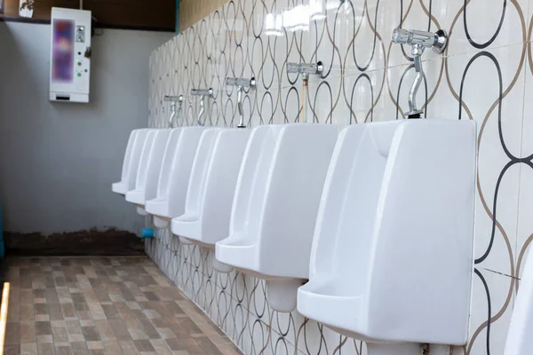 Men White Urinals Design Close Row Outdoor Urinals Men Public — Stock Photo, Image