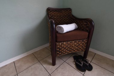 Temiz Havlu ve Duş Terliği ile Rattan Armseat, Güney Afrika