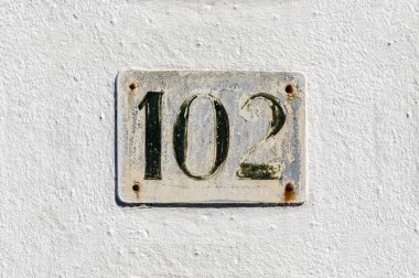 Ev numarası 102