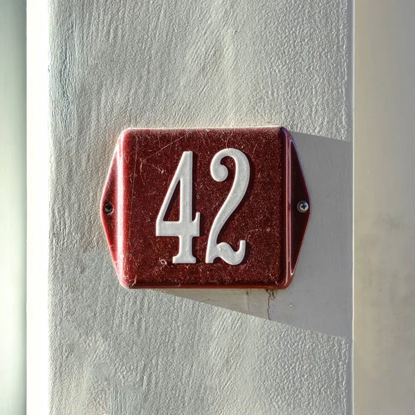 Numer Domu Emaliowane Czterdzieści Dwa — Zdjęcie stockowe