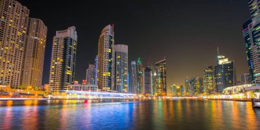 Gece şehir - Dubai Yat Limanı