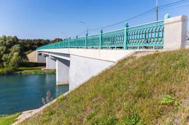 Büyük beton köprü