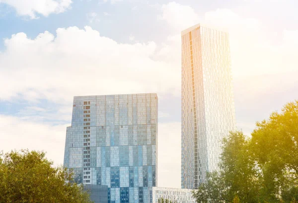 Yüksek katlı modern binalar