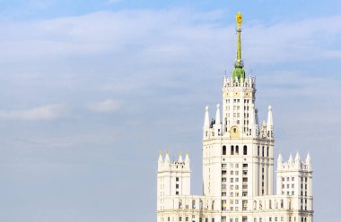 Kotelnicheskaya dolgu binanın yakınlaştırma görünümü