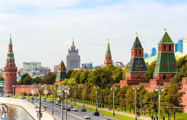 Kremlyovskaya embankment in Moscow — Stock Photo, Image