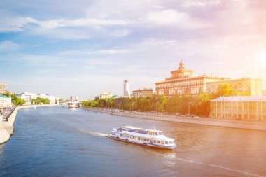 Moskova Nehri üzerinde mavi yolculuk