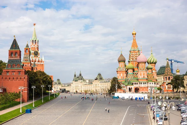 Vasilyevsky Spusk torget i Moskva — Stockfoto