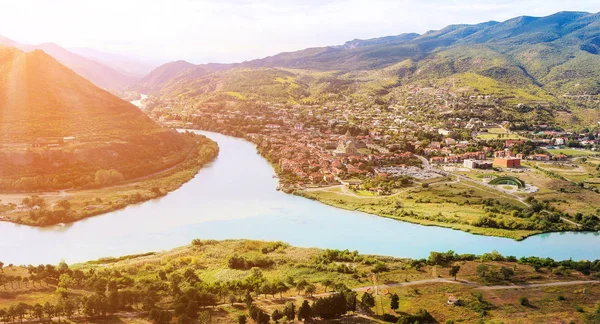 Der zusammenfluss der flüsse kura und aragvi (mtskheta) in georg — Stockfoto