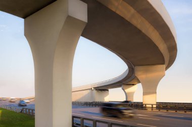 Aşağıdan beton Üstgeçit