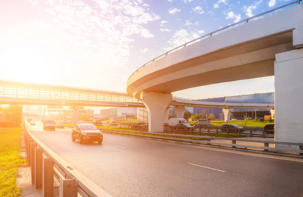 Snelweg uitwisseling met brug — Stockfoto