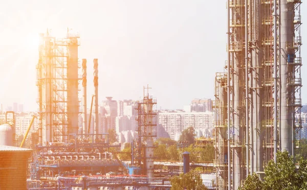 Oil refinery at sunset — Stock Photo, Image