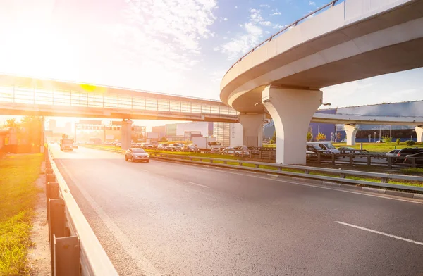 Intercâmbio de rodovias com ponte — Fotografia de Stock