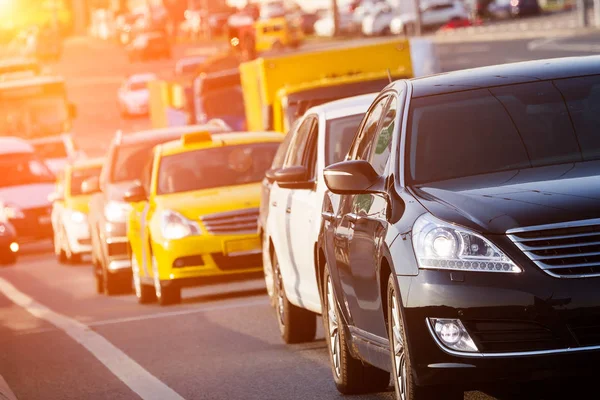 Spiegel weergave van verkeersopstopping — Stockfoto