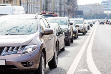 Yolun trafik ile yakın çekim