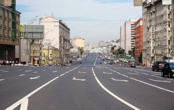Almost empty wide street — Stock Photo, Image