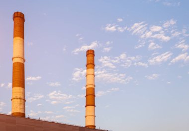 Enerji santrali baca kuleleri
