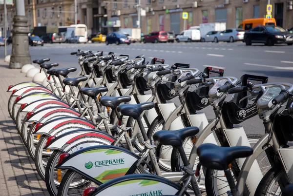 Close-up beeld van fietsen op het station te huur op — Stockfoto