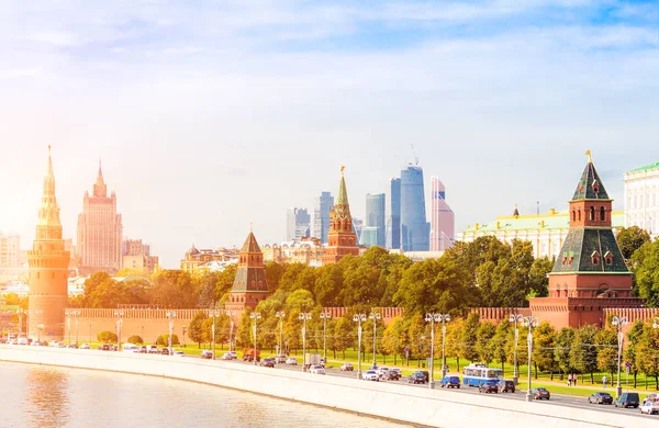 Kremljovskaja nábřeží v Moskvě — Stock fotografie