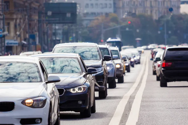 Verkehr auf der Straße, Nahsicht — Stockfoto