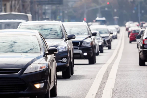 Verkehr auf der Straße, Nahsicht — Stockfoto