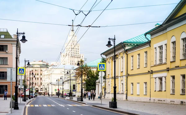 Cruce peatonal en la calle Myasnitskaya en Moscú — Foto de Stock