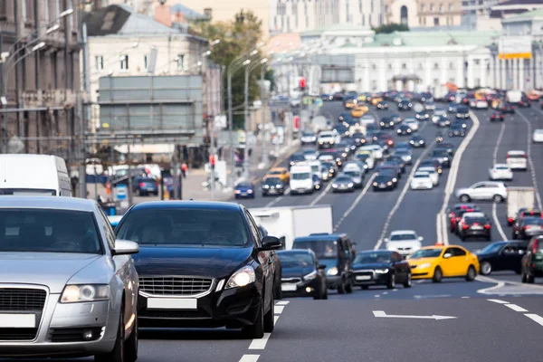 Queue of cars on the turn — Stock Photo, Image